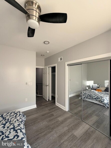 Building Photo - 3841 N Sydenham St