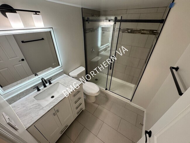 Building Photo - 1109 Hillcrest Dr SW