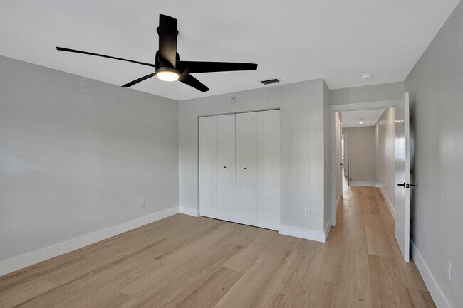 Building Photo - 876 Jeffery St