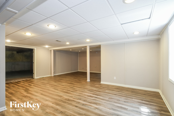 Building Photo - 2302 Willowview Dr