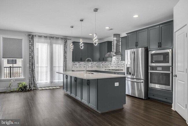Building Photo - 23035 Sullivans Cove Sq