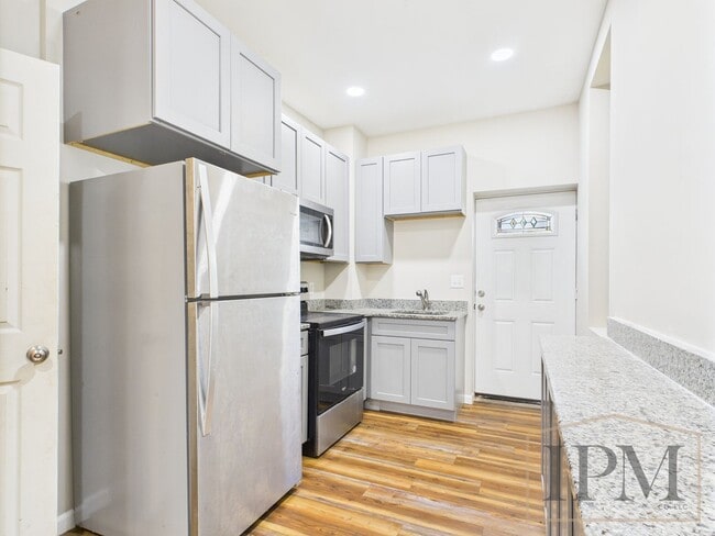 Building Photo - Available Now - Charming 3 Bedroom, 2 Bath...