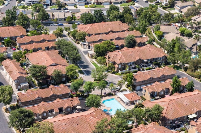 Building Photo - Spacious 2 Bedroom, 2 Bath – End Unit with...
