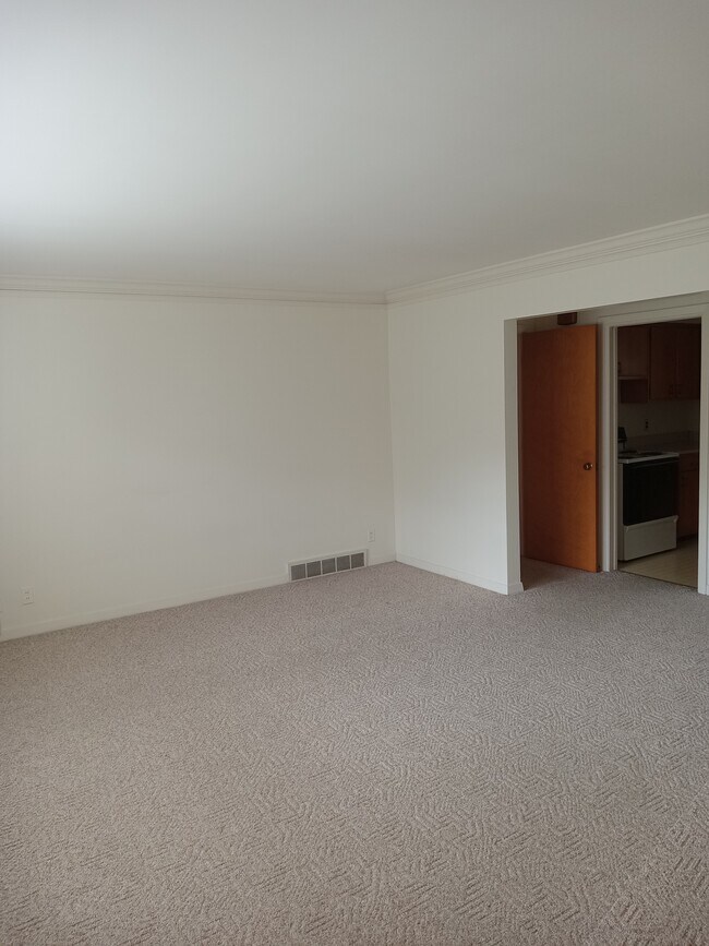 Building Photo - 2125 Village Dr