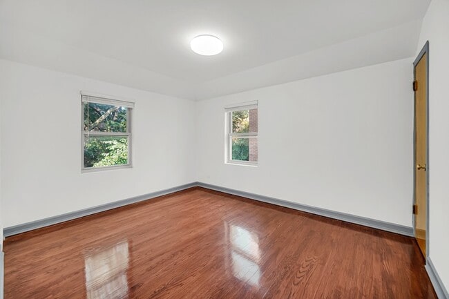 Building Photo - 6423 N Seeley Ave