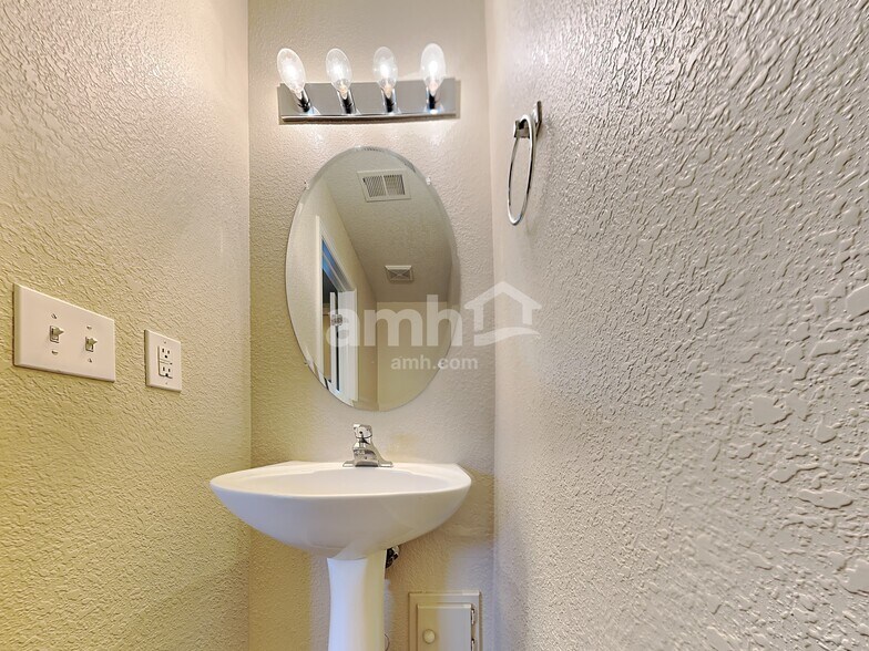 Building Photo - 20000 Mitchell Pl