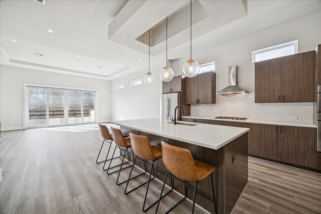 Building Photo - 1412 Lawrence St