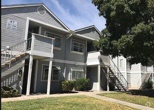 Building Photo - 2 Bed and 1 bath located in 89115!