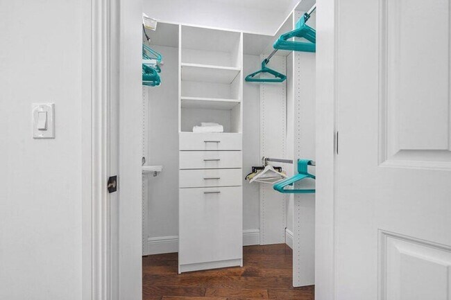 Building Photo - 6130 Ridge Ln