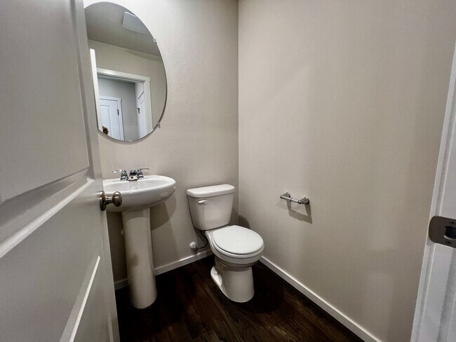 Building Photo - FREE RENT New Beauty! Location, location!!...