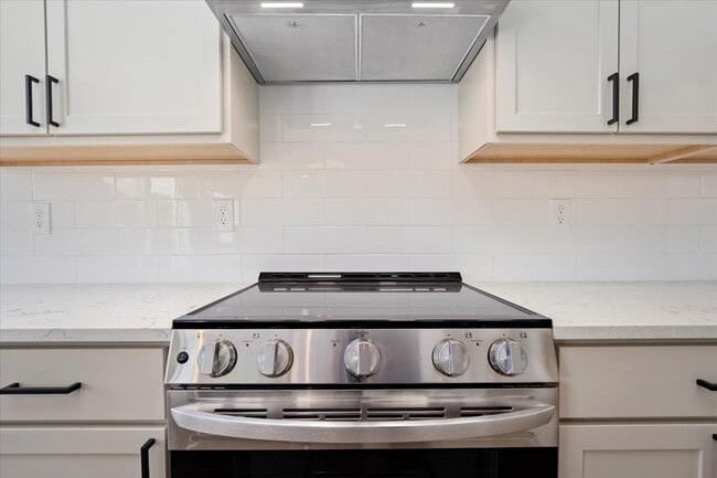 Building Photo - 305 N 18th St