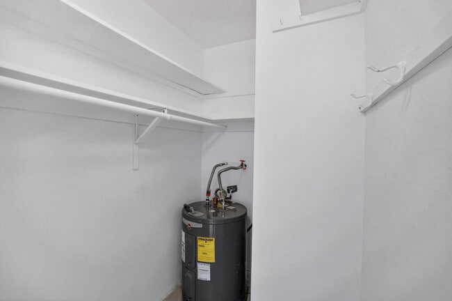 Building Photo - 1821 Middle River Dr