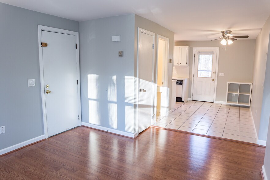 Building Photo - 120 Young St