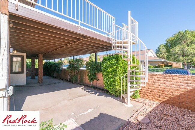 Building Photo - Spacious 5 Bedroom Home in A Quiet Communi...