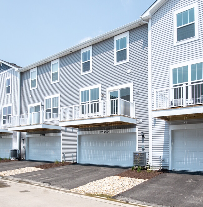Building Photo - 25750 W Yorkshire Dr