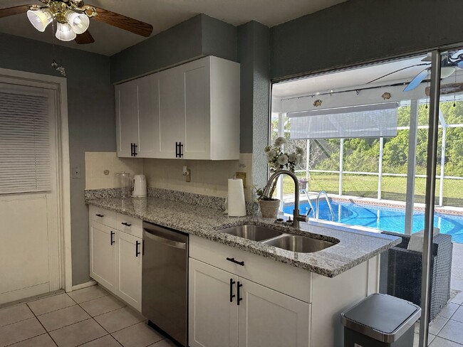 Building Photo - "Charming Furnished 2 Bed, 2 Bath Home wit...