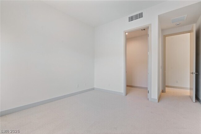 Building Photo - 66 Lakefront Dr