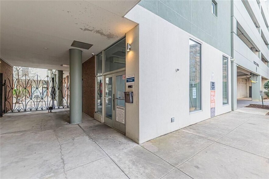 Building Photo - 620 Glen Iris Dr NE