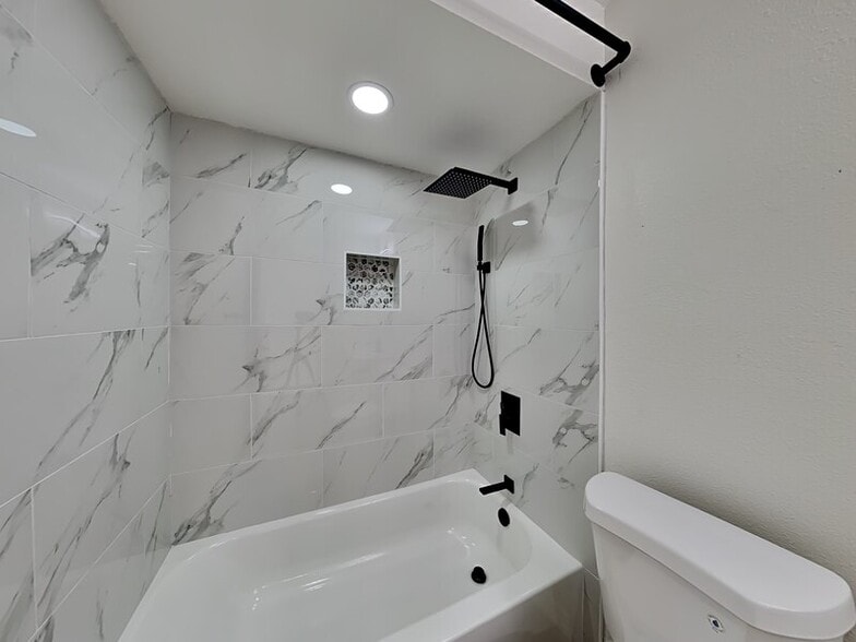 Building Photo - 739 Golden Sunshine Cir