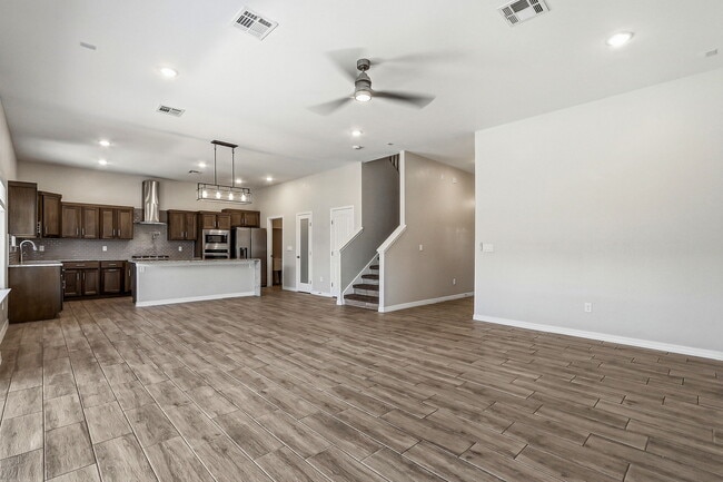 Building Photo - 629 La Entrada Cir