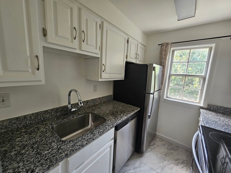 Building Photo - 814 S Arlington Mill Dr