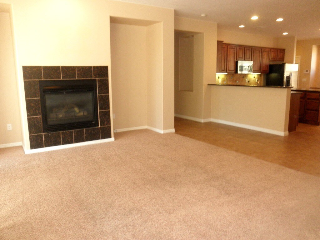 Building Photo - 1220 N Spring Valley Dr