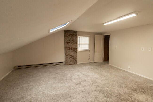 Building Photo - 1105 Hamilton Way