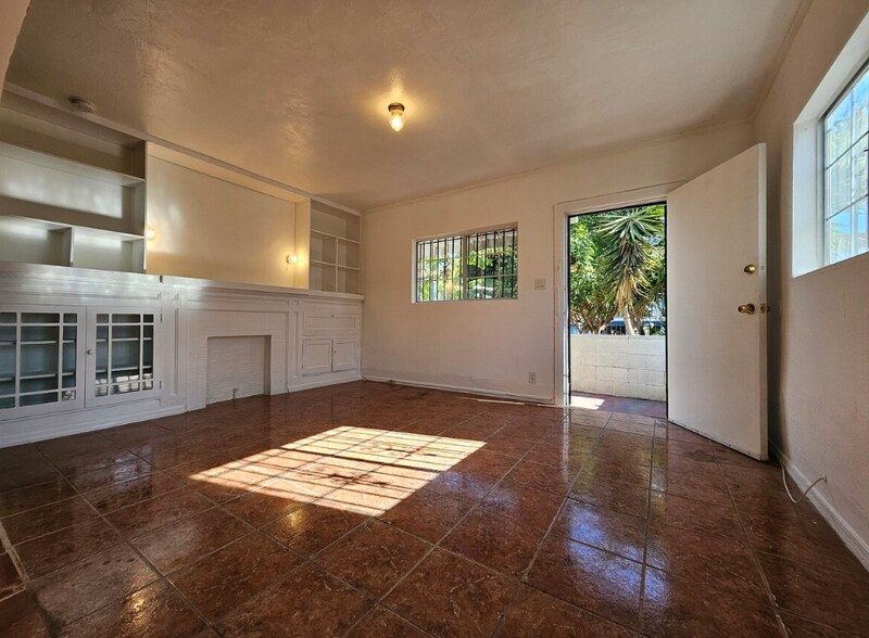 Building Photo - 2623 Hillcrest Dr