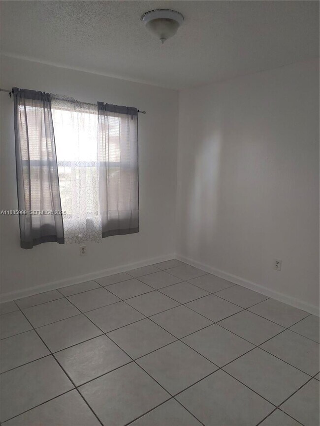 Building Photo - 860 NE 209th Terrace