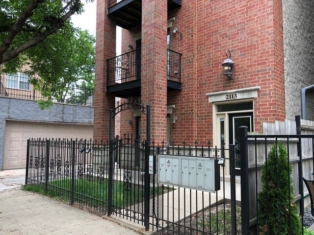 Building Photo - 2113 W Gladys Ave