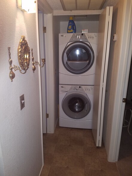 Building Photo - 276 Lake Havasu Ave