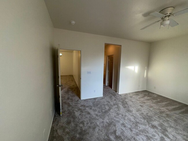 Building Photo - Single Story 3 bedroom with Fresh Paint & ...