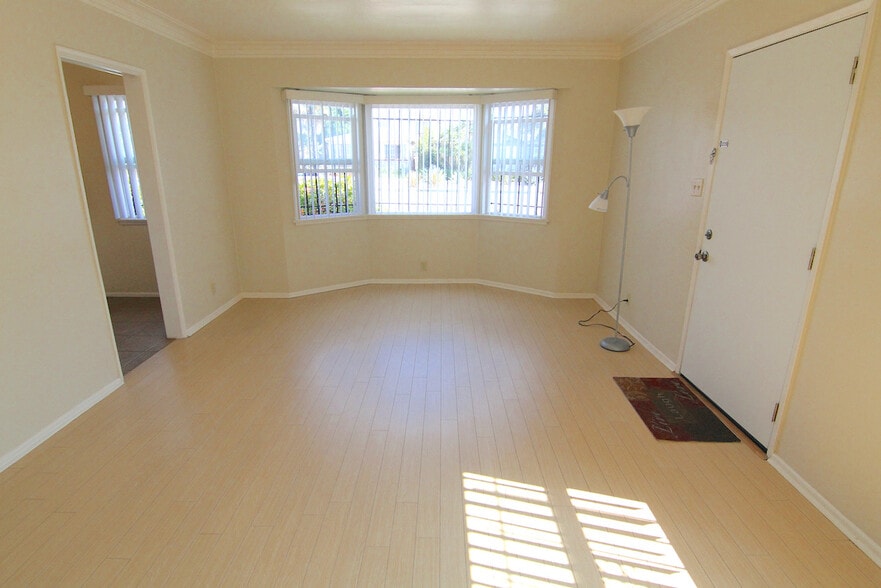 Primary Photo - 1316 Centinela Ave