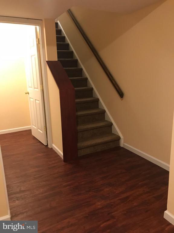 Building Photo - 10354 College Square