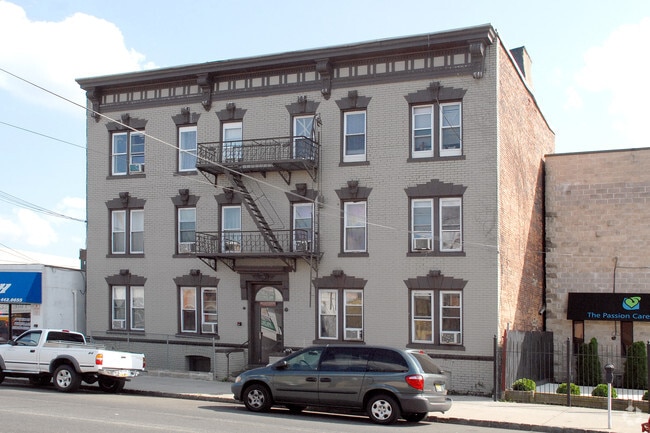 Building Photo - 185 Fayette St