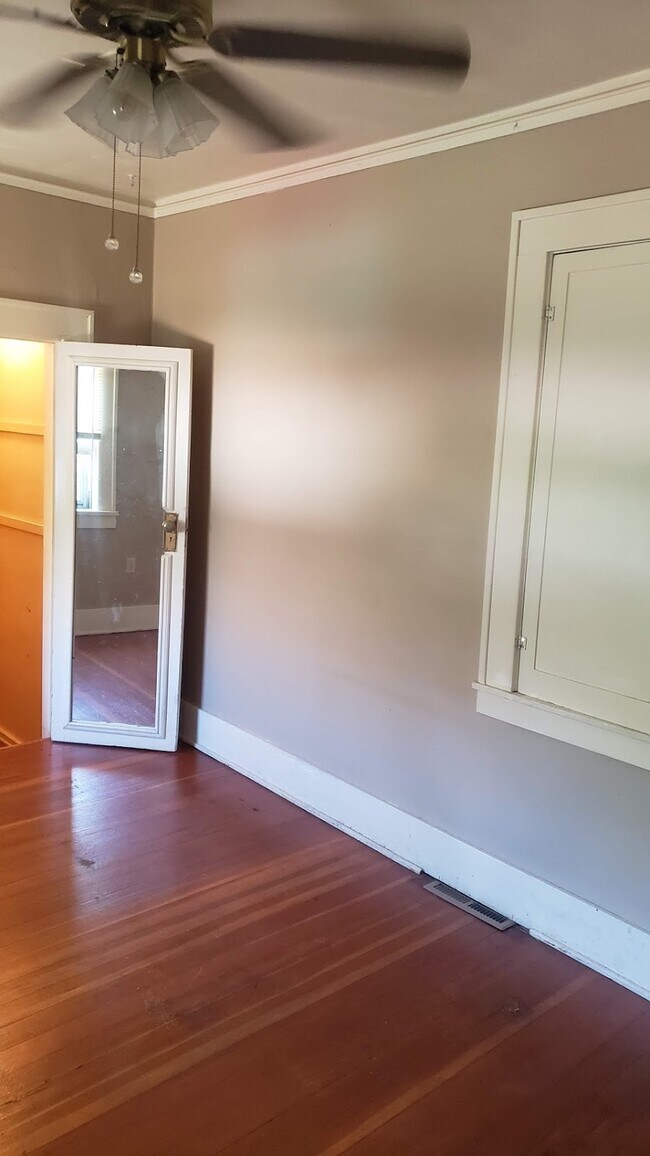 Building Photo - 803 E Flint St