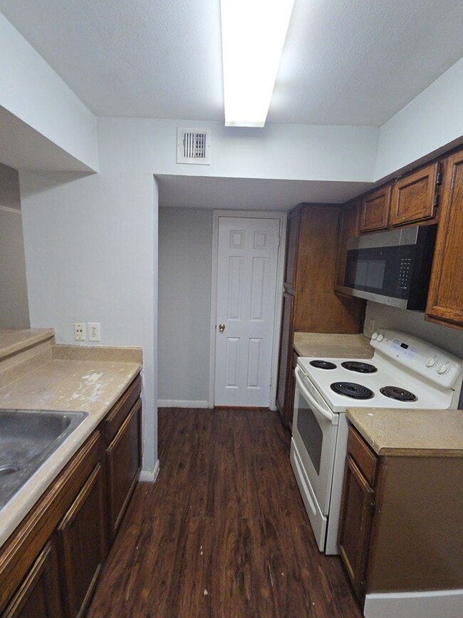 Building Photo - 14600 Fonmeadow Dr