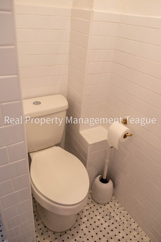 Building Photo - Beautiful Brownstone !