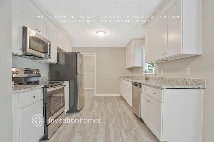 Building Photo - 306 Lake Swan Ct