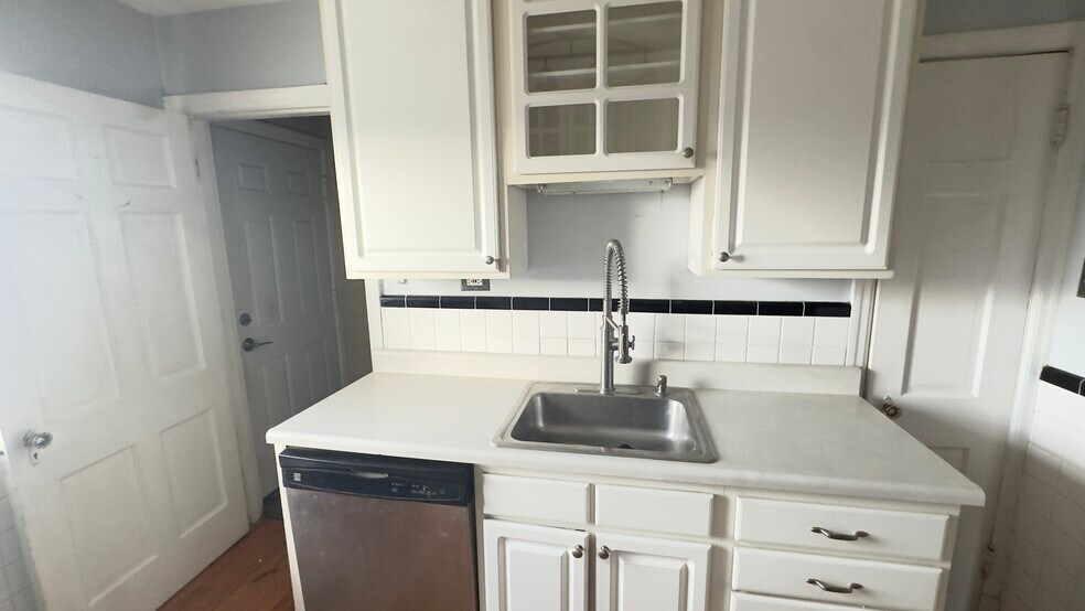 Kitchen - 9115 Rambler Dr