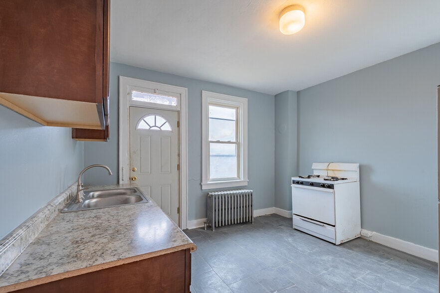 Building Photo - 2114 Bedford Ave
