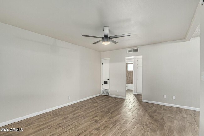 Building Photo - 721 E Montebello Ave