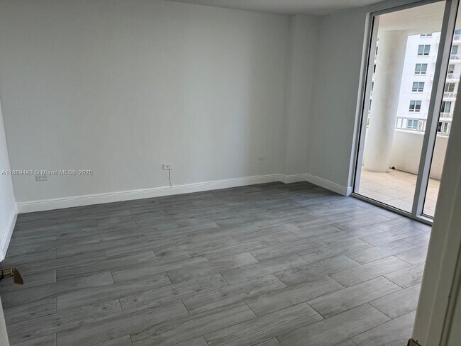 Building Photo - 701 Brickell Key Blvd