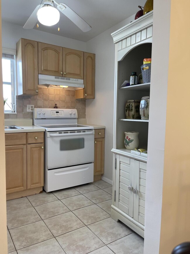 Building Photo - 2731 Emory Dr W
