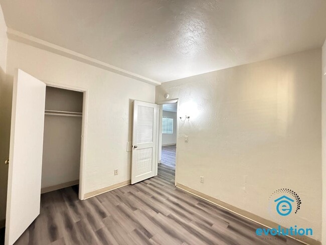 Building Photo - 10323 Park Ave