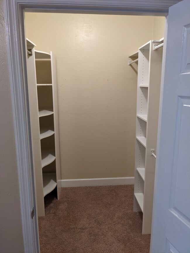 Master Closet1 - 237 SE 16th Ave