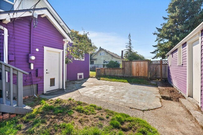 Building Photo - Spacious 3-Bed Tacoma Home w/ Office, A/C,...
