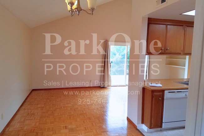 Building Photo - Beautiful 4-Bedroom Single Family Home wit...
