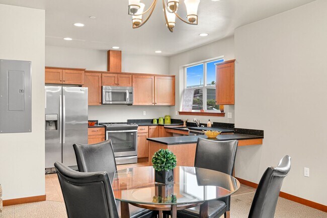 Building Photo - Beautiful Condo in Lynden