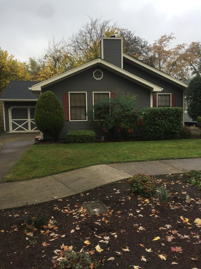 Building Photo - *Charming 2 bdrm, 1 bath home Ready NOW!